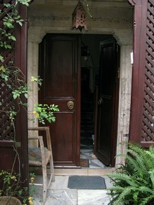 The entrance into the sanctuary. © Anastasios Skikos