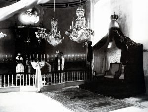 Chief Rabbi Abraham Evlagon and Rabbi Elias Osmos at Beth Shalom Synagogue, Hania, 1913. © The Jewish Museum of Greece