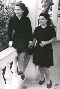 Two Jewish women, Sara and Ioudita Kounio, in 1943. They died on the Tánaïs.